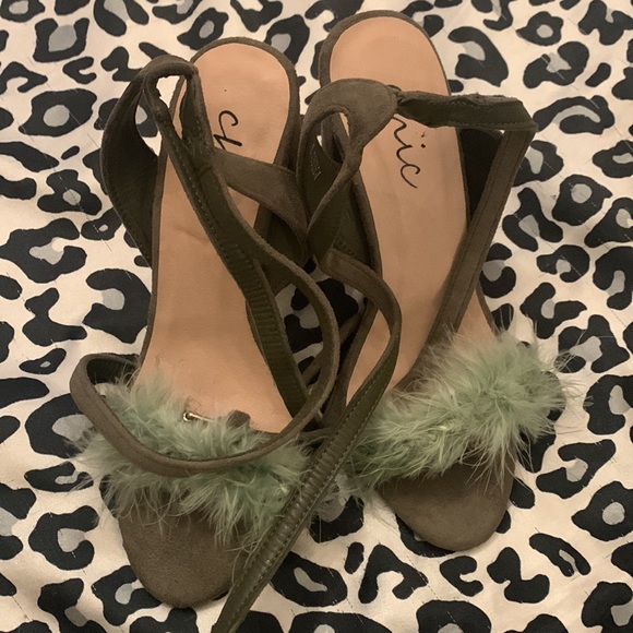 Green fur Heels - Picture 4 of 4